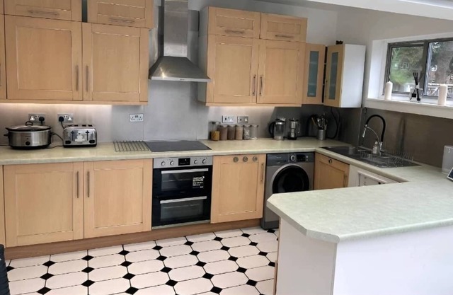 PEAK COMFORT! 1 Bedroom Apartment in Thornton T4
