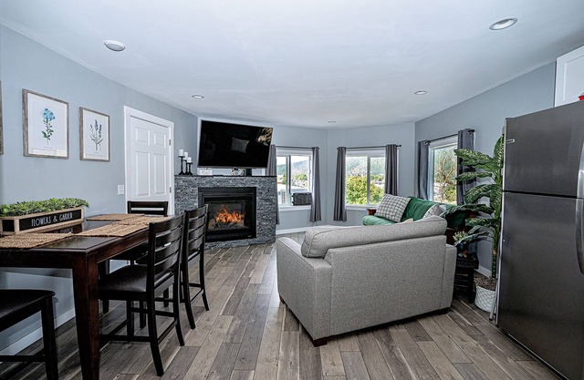 Peak Haven: 2BR Mountain View