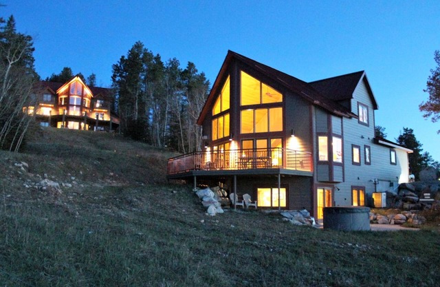 Gehobene Kabine w / A / C, Whirlpool, WLAN, Kicker, Dart, Dbl-Garage, In der Nähe von Deadwood