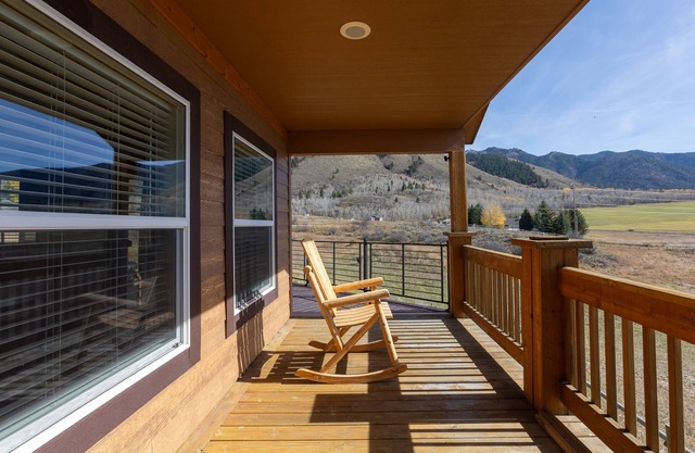 Peaks Paradise ⁓ Mtn Views ⁓ Hot tub ⁓ Game room