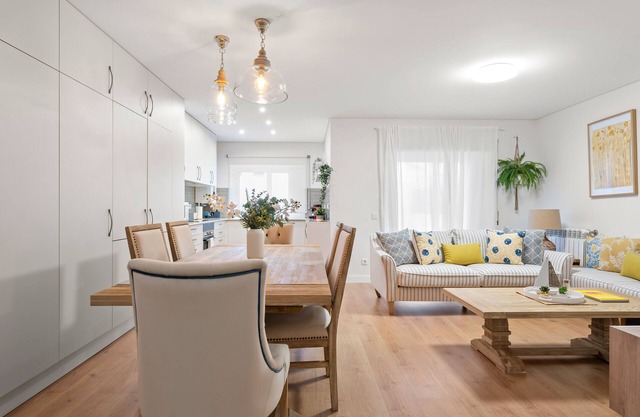 Pearl of Cascais: Spacious Quiet Home w/ DT Access