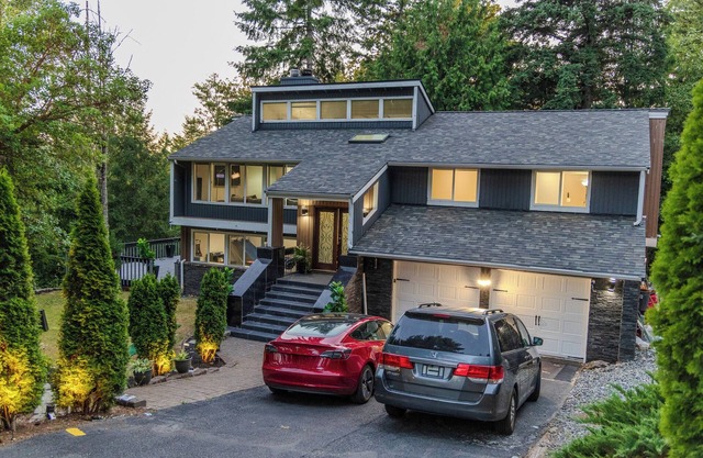 Pearl on the Ridge - Hot Tub, Sauna, Game Room, EV, Near Lake&Downtown Sammamish