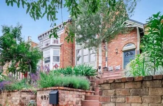 Pearl St Townhouse 2 bed/ 2 bath