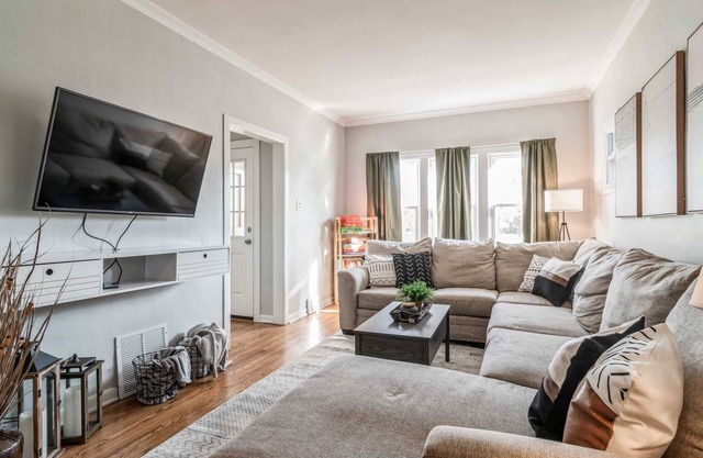 Pearly Gates | 3 Bed | Sleeps 5 | w/ 2-Car Garage