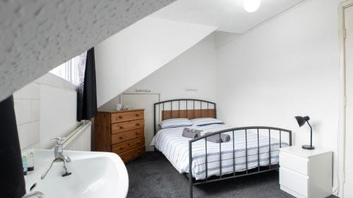 Pebbles guest house room 8