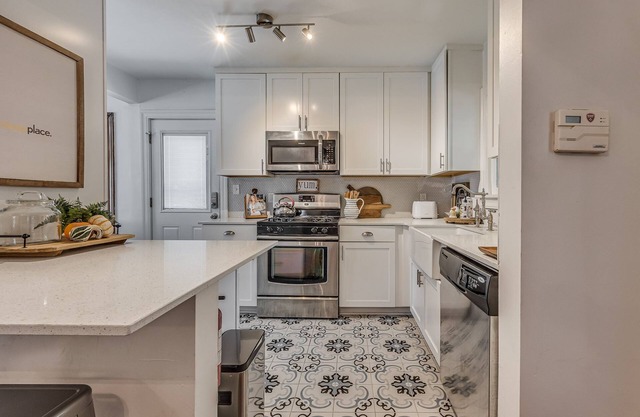 Pecan Place | By Fairgrounds | Fiber WIFI | Amazing Location!