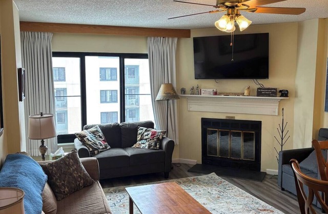 Pedal & Powder Retreat @ Silver Creek! 2 Bedroom Ski In/Out, Night Skiing, Pool