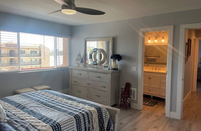 Peggy's Waterfront Oasis in Carlsbad - Fully Furnished - Beautiful Condo