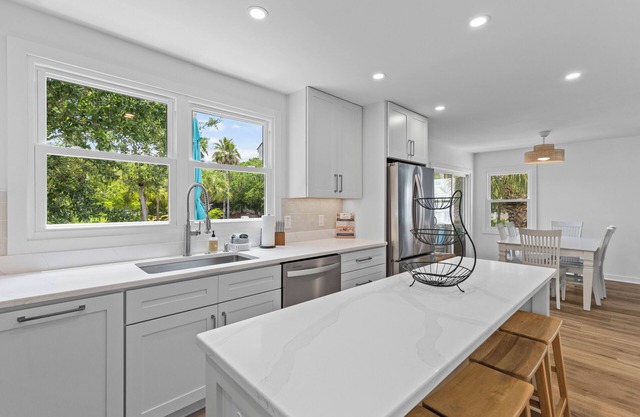 Pelican Bay 13 -Cozy Ocean Retreat - Beach Access!