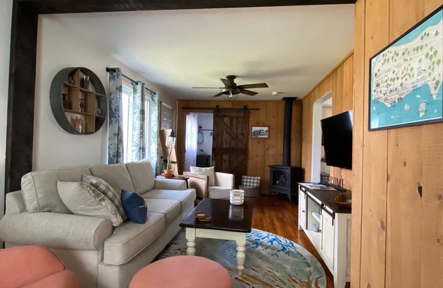 Pelican Place ❤️ WALK EVERYWHERE! Your home away from home...