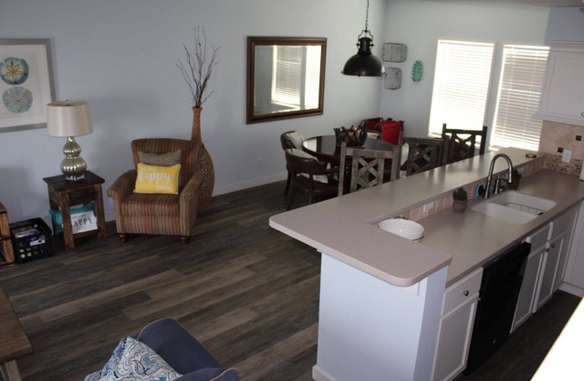 Beautiful Complex, Gorgeous Sunrises & Easy Access