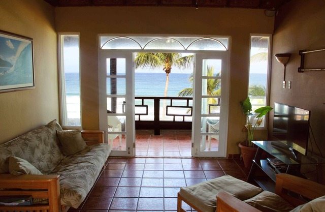 BEACHFRONT PENTHOUSE am berühmten Sandstrand
