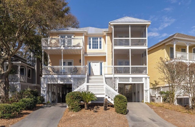 Pelican Reach Wild Dunes one block to the beach with pool access with golf cart