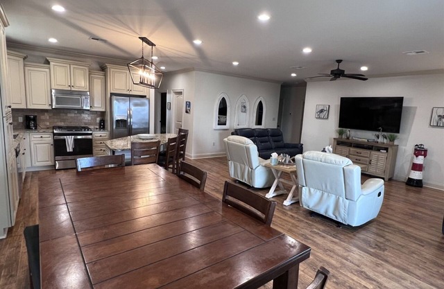 Pelican Reef - Boat Access - Island Realty