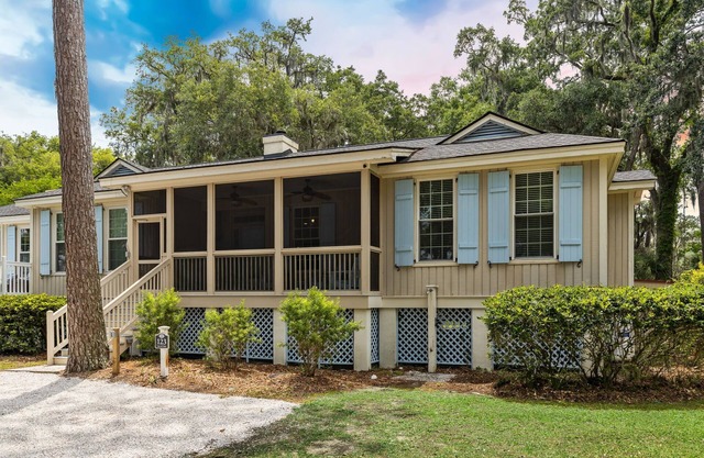 Pelican's Perch Cottage - Fido Friendly