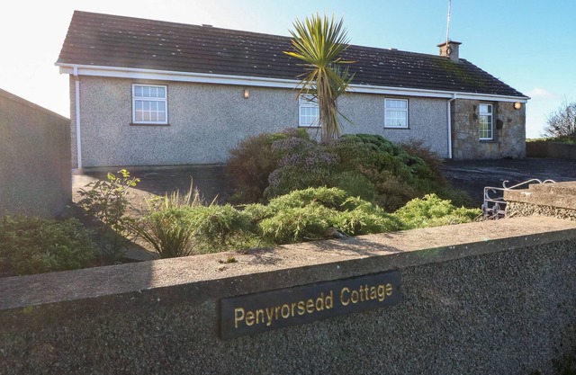 Pen Yr Orsedd Cottage, LLANFACHRAETH