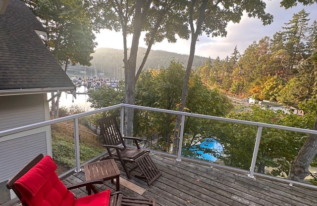 PENDER ISLAND GETAWAY - Modernes Luxus-Cottage