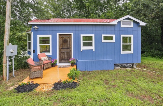 Pendergrass Tiny Home Cabin on Pond w/ Fire Pit!