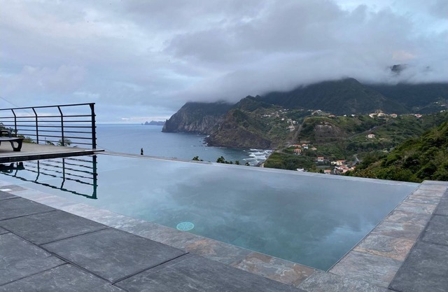 Penha D'Águia Villa by LovelyStay