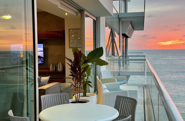 Peninsula 2BR/2BA Pools&beach