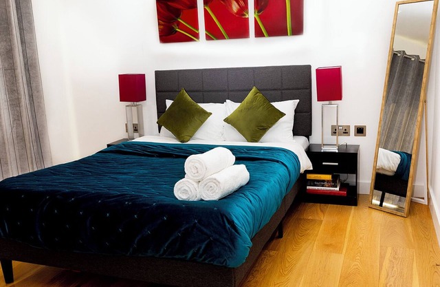 Peninsula Life: Stylish Greenwich 1Bed Flat