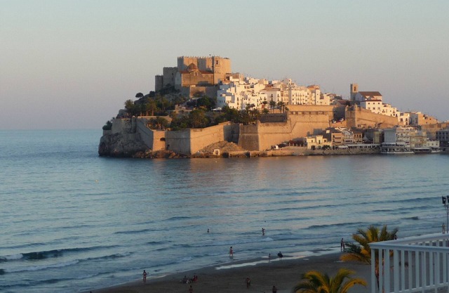 Peñíscola Meer mit Blick auf die Altstadt und die Burg