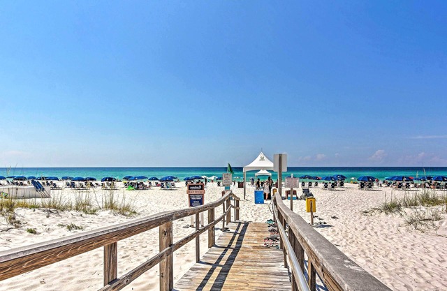 Pensacola Beach Penthouse w/ View + Pool Access!