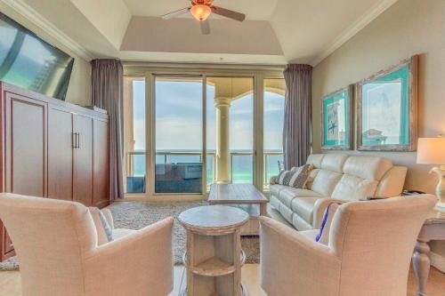 Pensacola Beach Penthouse with View and Pool Access!