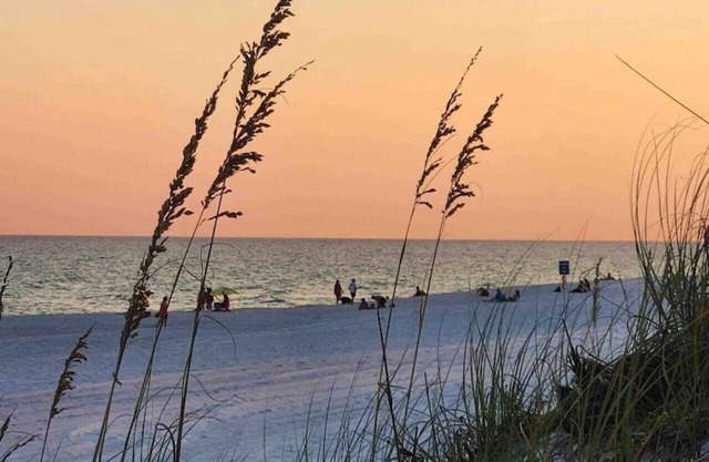 Pensacola Beach Condo w/ Great Views (F12)
