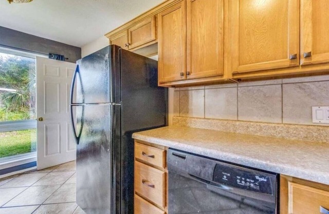 Pensacola Home 3 BR & 2 BA & Ping Pong table, kitchen & laundry, yard for Pets.
