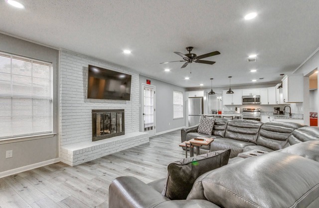 Pensacola Home w/ Private Yard: 7 Mi to Downtown!
