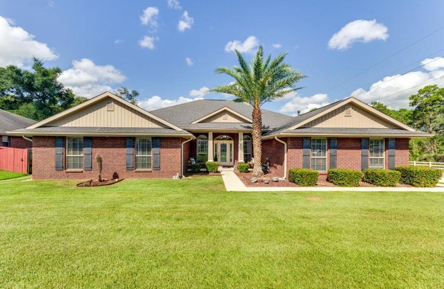 Pensacola Home with Private Lanai, 9 Mi to Downtown!