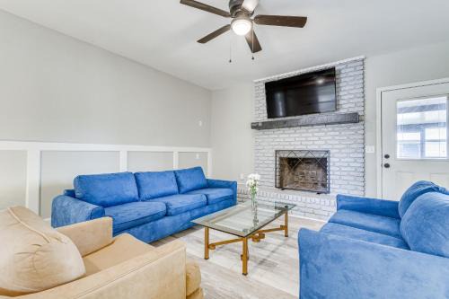 Pensacola Home with Screened Porch 10 Mi to Beach!