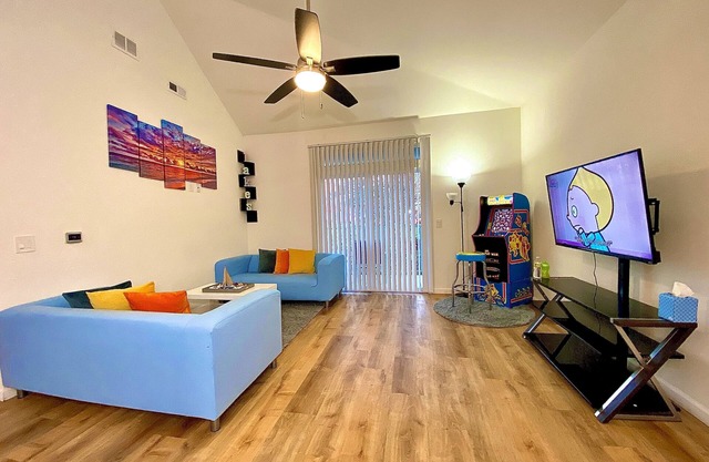 PENTHOUSE 2BD2BTH PAC-MAN/ROKU