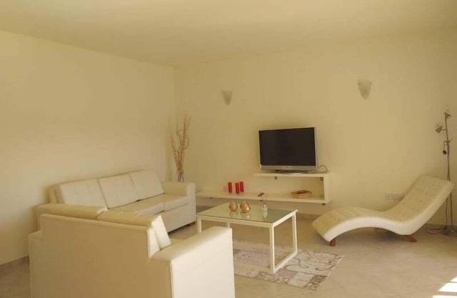Penthouse-5 Guests-balcony-AirCon-Parking