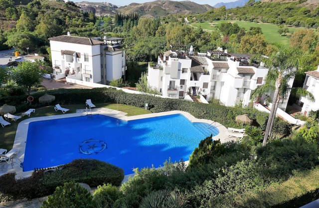 PENTHOUSE 6 PERSONEN AUF DEM GOLF LOS ARQUEROS, BEI PUERTO BANUS, MARB