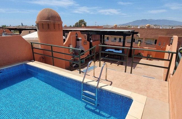 Penthouse mit privatem Pool auf der Dachterrasse, Meerblick, 65 Meter vom Strand