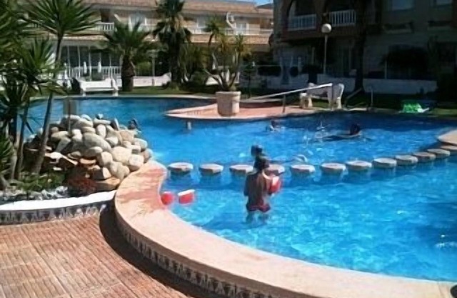 Penthouse Apartment with Rooftop Solarium, 10 Min Walk from Beach