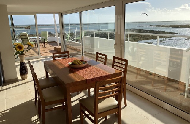 Penthouse-Apartment mit Gemeinschaftspool und spektakulärem Lagunenblick.
