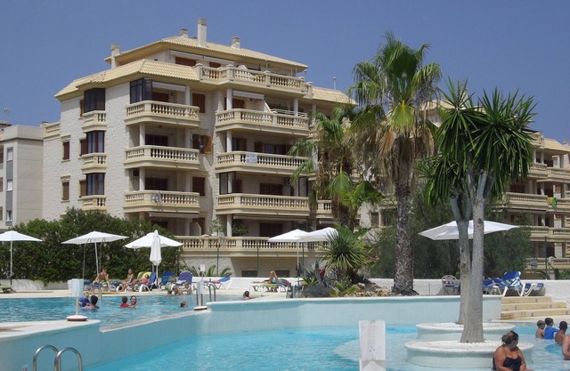 Penthouse (134m2) , Seaview, 3 balconies, 3 pools, 200m from beach, restaurant
