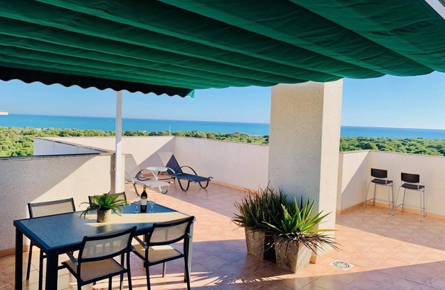 Penthouse mit atemberaubendem Meer- und Bergblick, gemeinschaftspool und WLAN