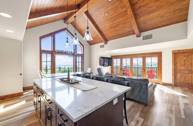 Penthouse | Golf & Lake Views | Resort Amenities