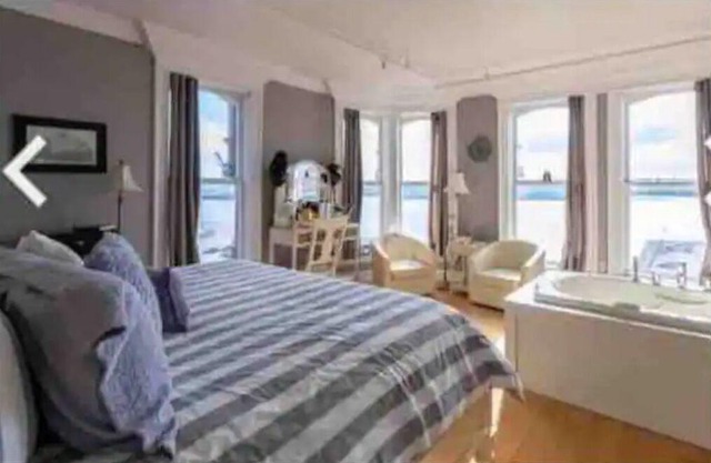 Penthouse in a harbourfront heritage building