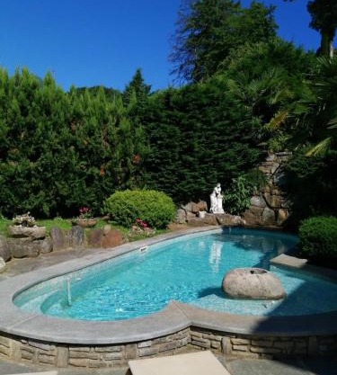 Penthouse in the green with private pool and garden