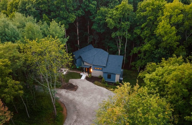 Ultra Luxe Modern : 15 minutes from Hocking Hills State Park : Stunning Views