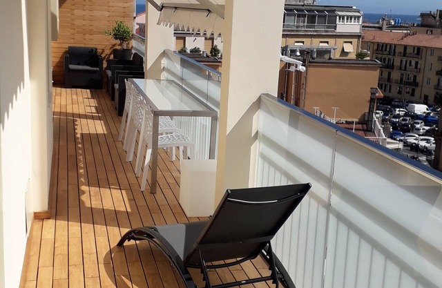 PENTHOUSE JUST RENOVATED 50 METERS FROM THE SEA, CAR BOX 5 MINUTES FROM THE ACCOMMODATION