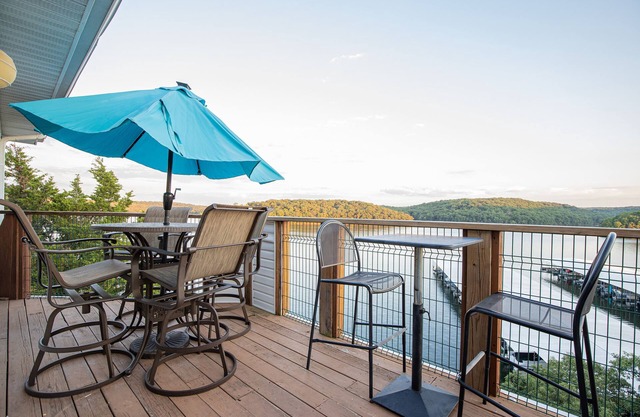 Penthouse Living In The Heart of the State Park