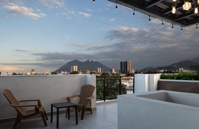 Penthouse near Doctors Hospital