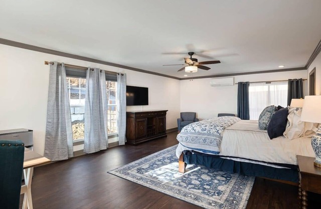 Park House on Main #5- Penthouse Unit