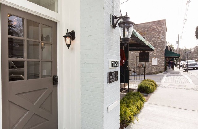 Penthouse on Main B Upscale 2BR/2BA Penthouse on Main Street in Blowing Rock